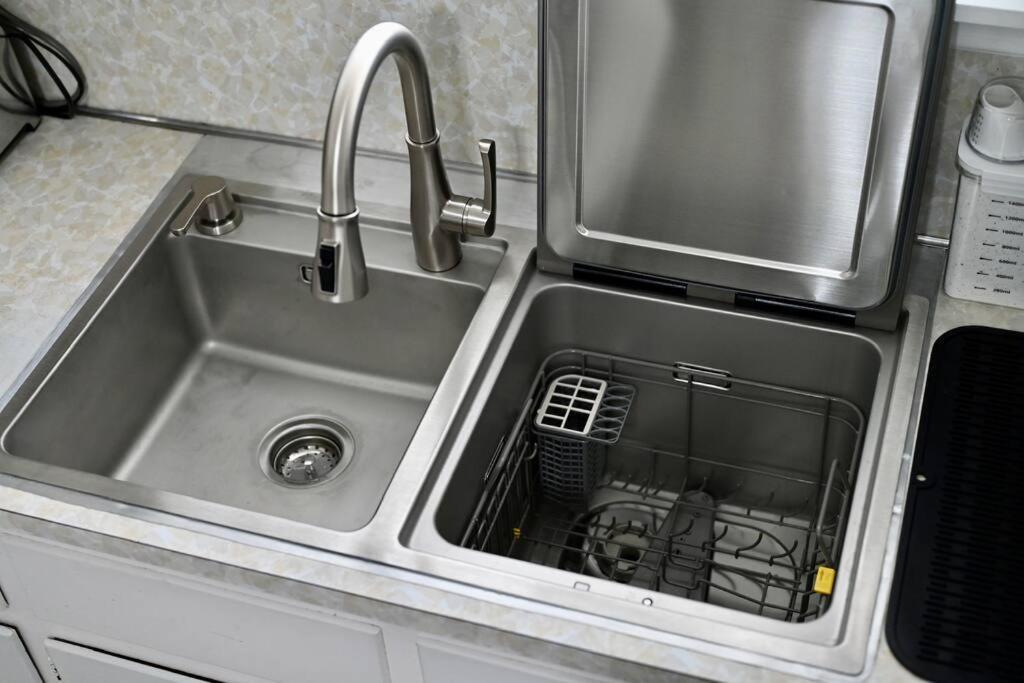 Bright & Cozy 2Nd Floor Apartment Close To Nyc Bloomfield المظهر الخارجي الصورة
